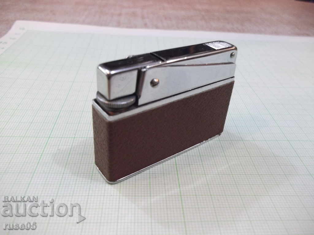 Delivery of Lighter Gas with Pebble "Gasfeuerzeug-but luxury-F64 / 2" -DDR