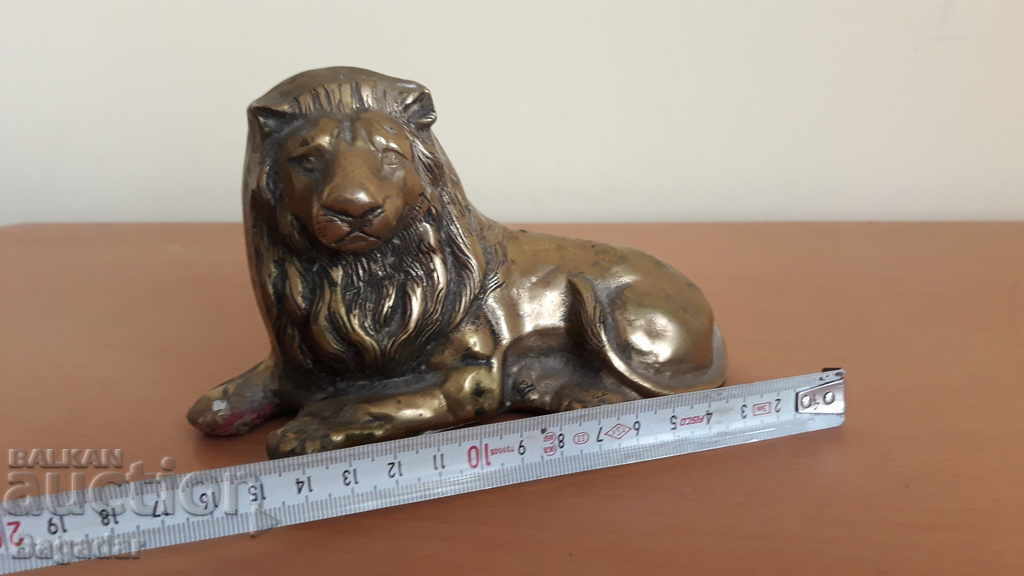Bronze lion statuette with price 110.00 BGN | € 56.24 Bronze lion statuette with price 110.00 BGN | € 56.24