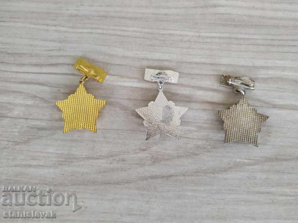 Set de insigne Consiliul Central al Sindicatelor Bulgare cu preț € 7.00 | 13.69 BGN