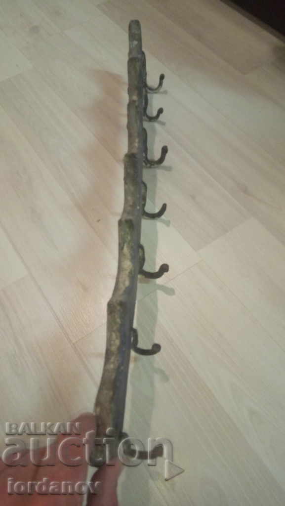 Стара дървена закачалка. - 5