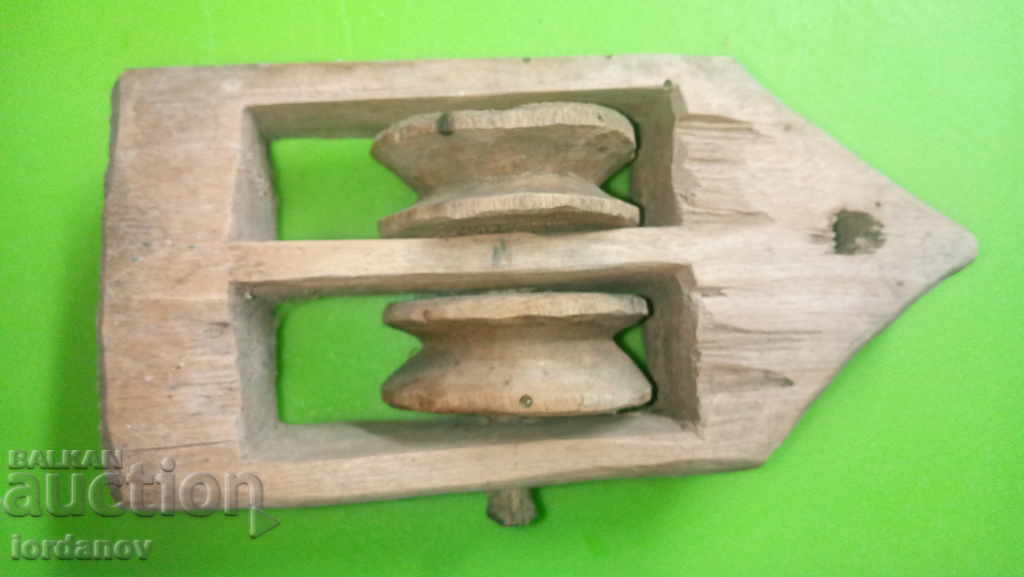 Delivery of Old wooden rolls for looming. Delivery of Old wooden rolls for looming.