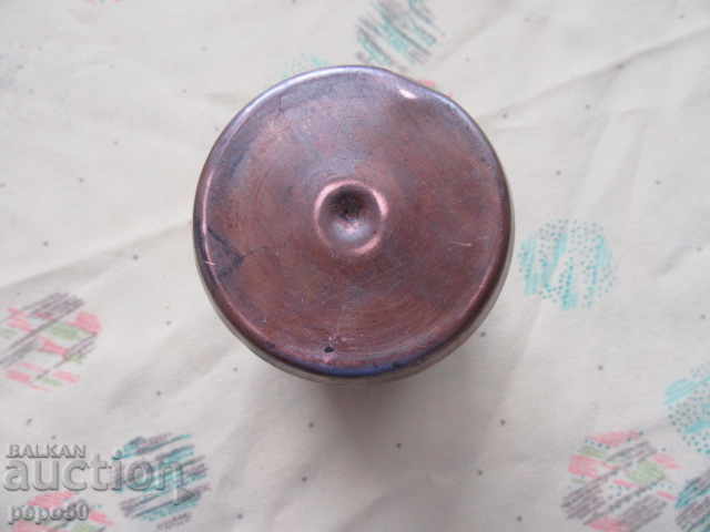 Delivery of Hand-forged copper pencil holder from the socialist era - 6.5 x 10 cm Delivery of Hand-forged copper pencil holder from the socialist era - 6.5 x 10 cm