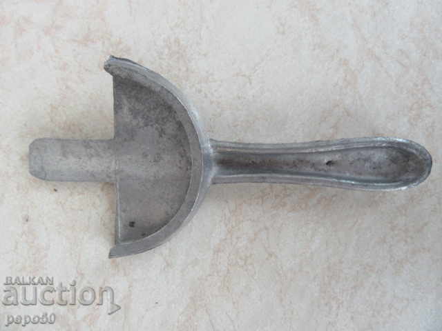 STARA ALUMINUM SUSPENSION FOR BURKANS FROM SOCKS with price 5.00 BGN | € 2.56 STARA ALUMINUM SUSPENSION FOR BURKANS FROM SOCKS with price 5.00 BGN | € 2.56