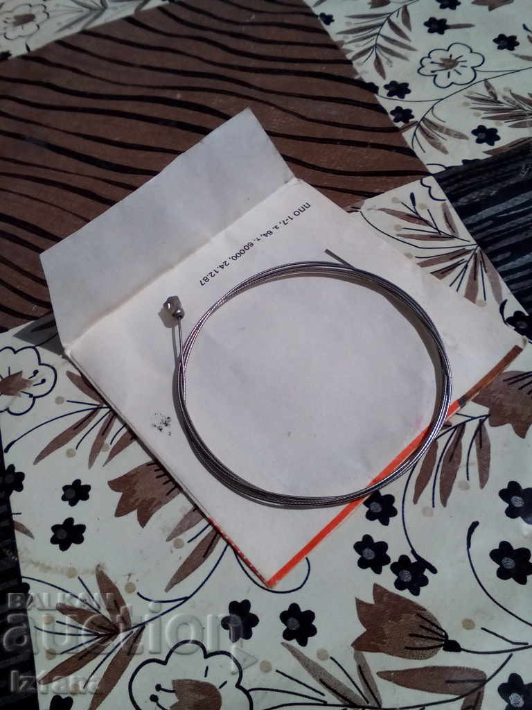 An old guitar strings with price 6.00 BGN | € 3.07 An old guitar strings with price 6.00 BGN | € 3.07