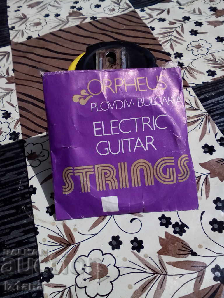 Old string for guitar, strings