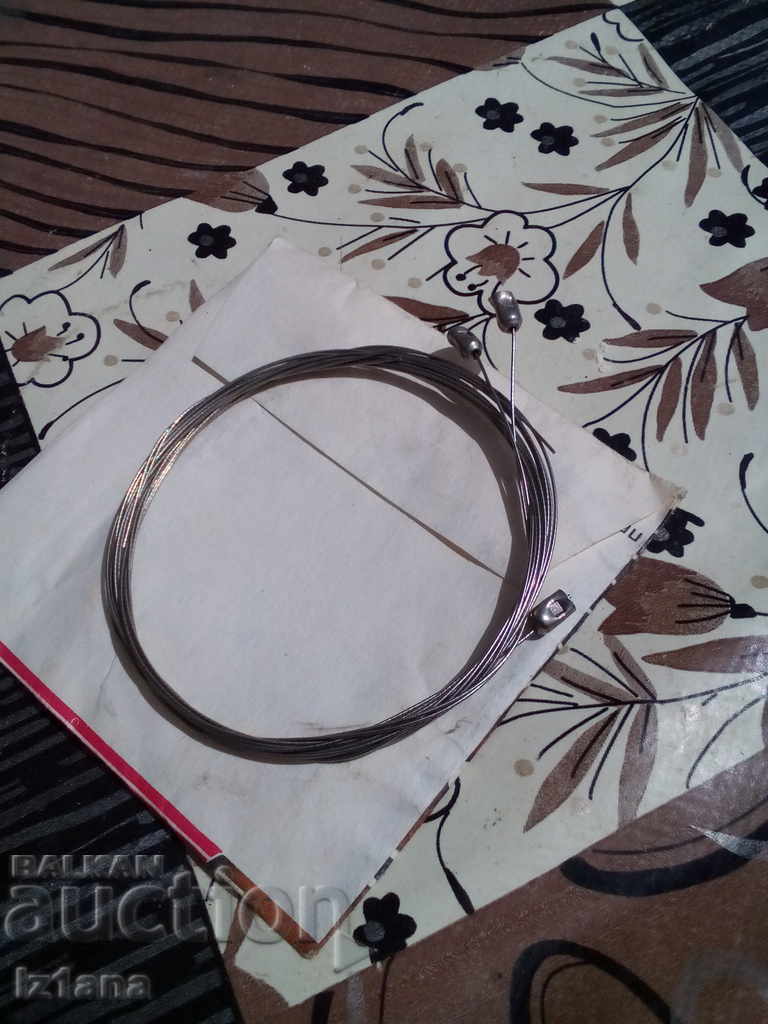 Old string for guitar, strings with price 15.00 BGN | € 7.67 Old string for guitar, strings with price 15.00 BGN | € 7.67
