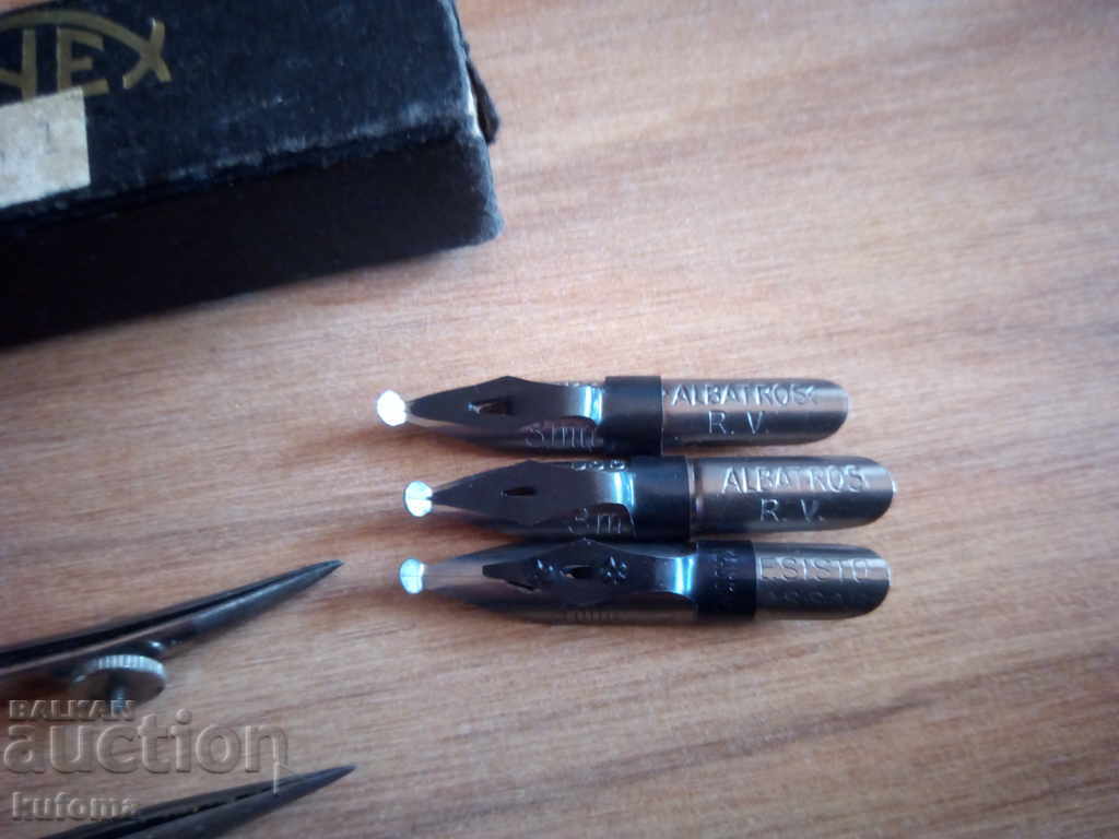 Доставка на Стар дървен печат и писци Доставка на Стар дървен печат и писци