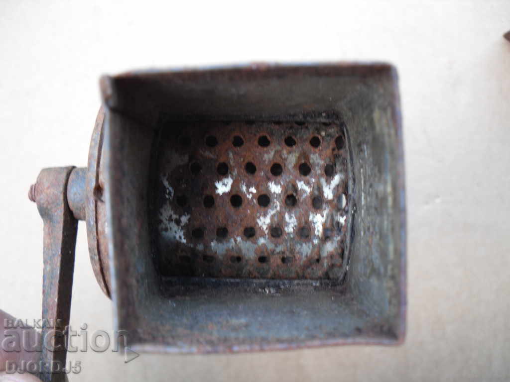 Delivery of An old machine for grinding spices, marking