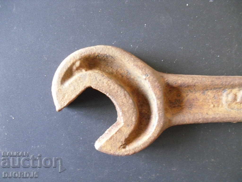 Auction  Old key, markings