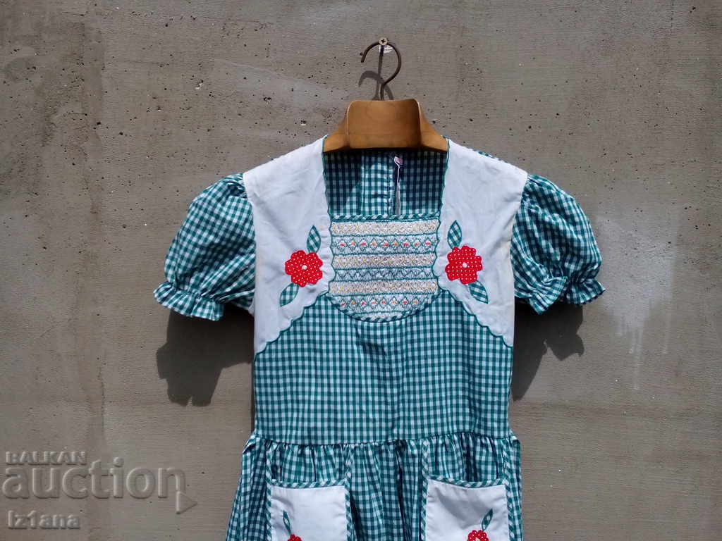 An old apron, a coat with price 10.00 BGN | € 5.11 An old apron, a coat with price 10.00 BGN | € 5.11