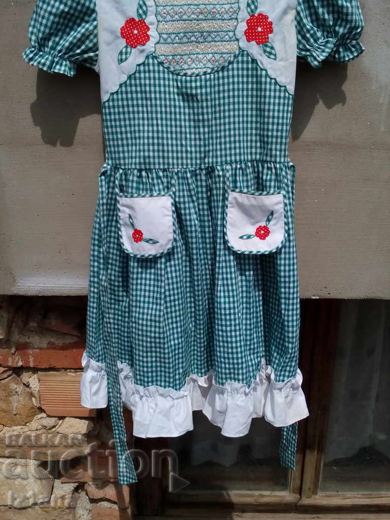 Auction An old apron, a coat Auction An old apron, a coat