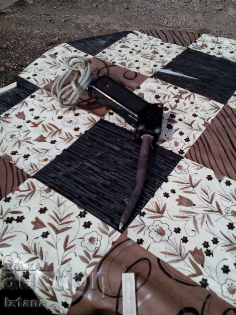 Old soldering iron with price 20.00 BGN | € 10.23 Old soldering iron with price 20.00 BGN | € 10.23