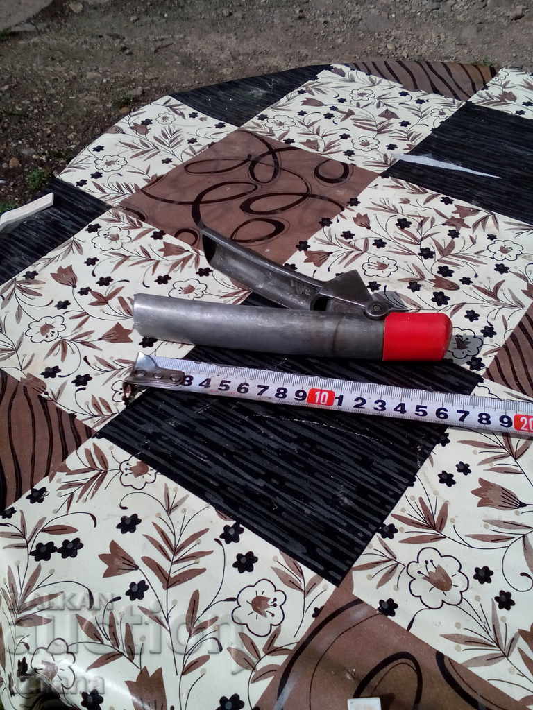 Auction Old aluminum garlic press Auction Old aluminum garlic press