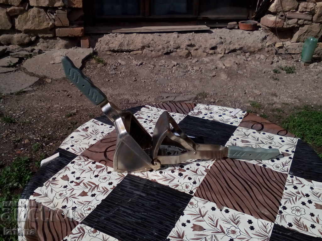 Delivery of An old potato press Delivery of An old potato press