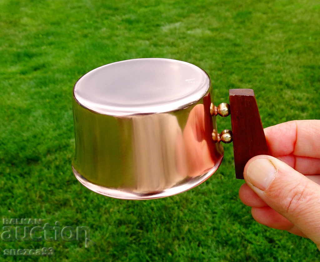 Delivery of Copper cup with natural wood handle. Delivery of Copper cup with natural wood handle.