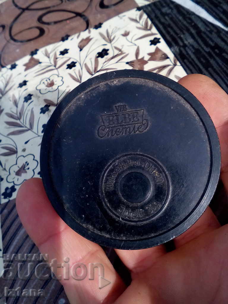 Auction  An old box of LEOKREM