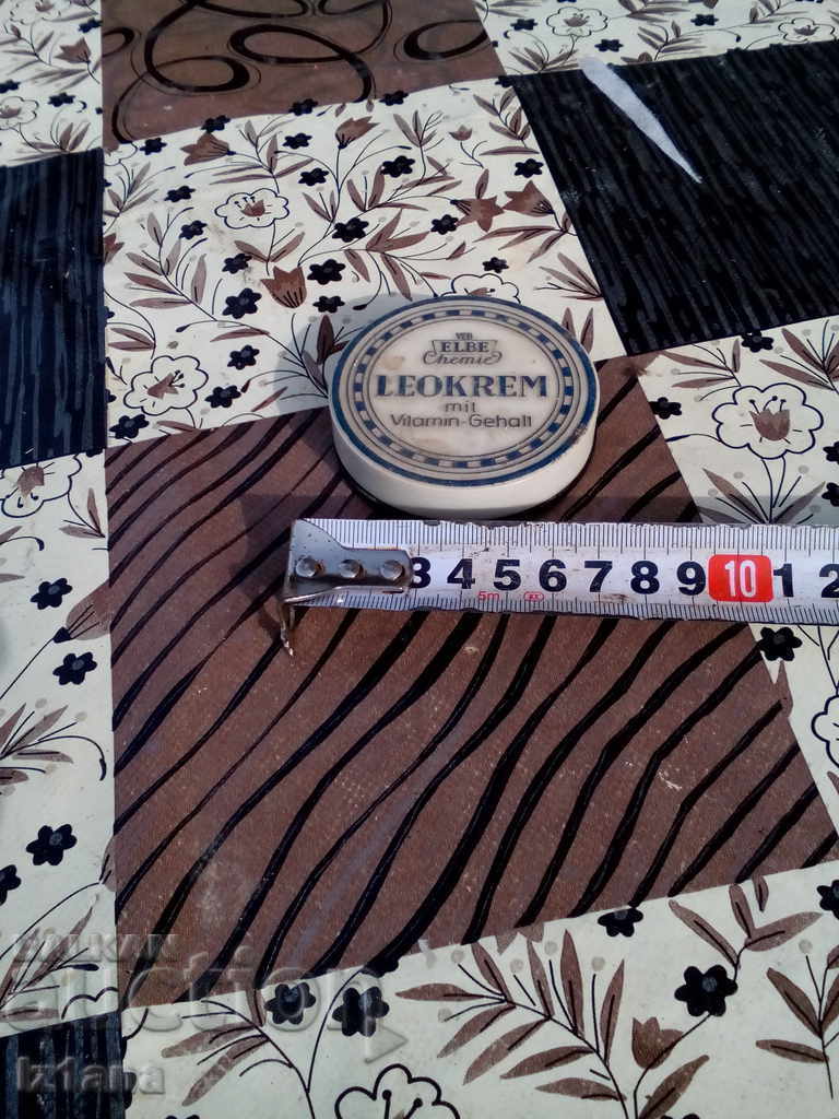 An old box of LEOKREM - 5
