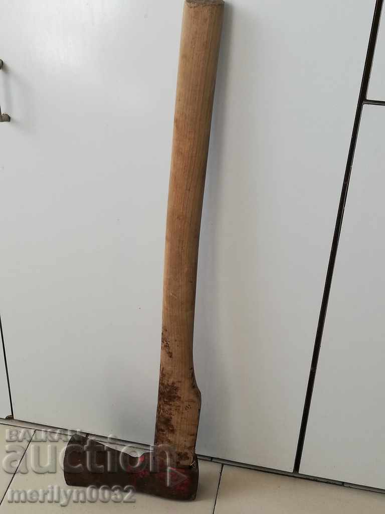 Delivery of An old ax with a print top gun saber hat grip