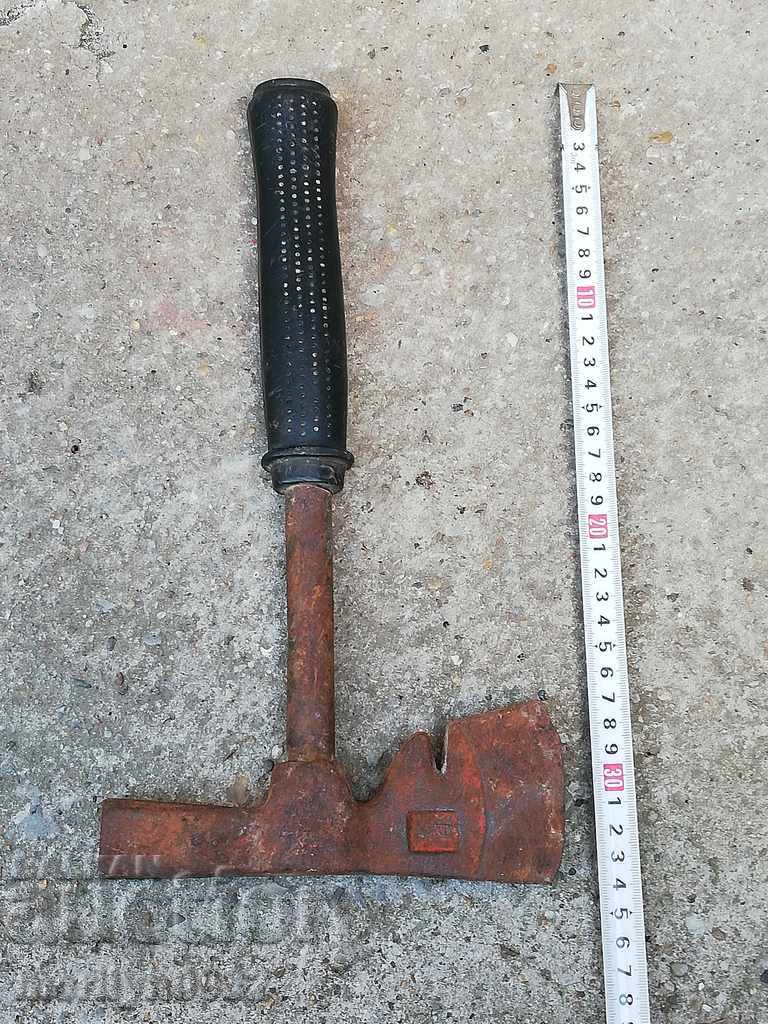 Аукцион Стара брадва с печат топор сатър брадвичка сап Аукцион Стара брадва с печат топор сатър брадвичка сап