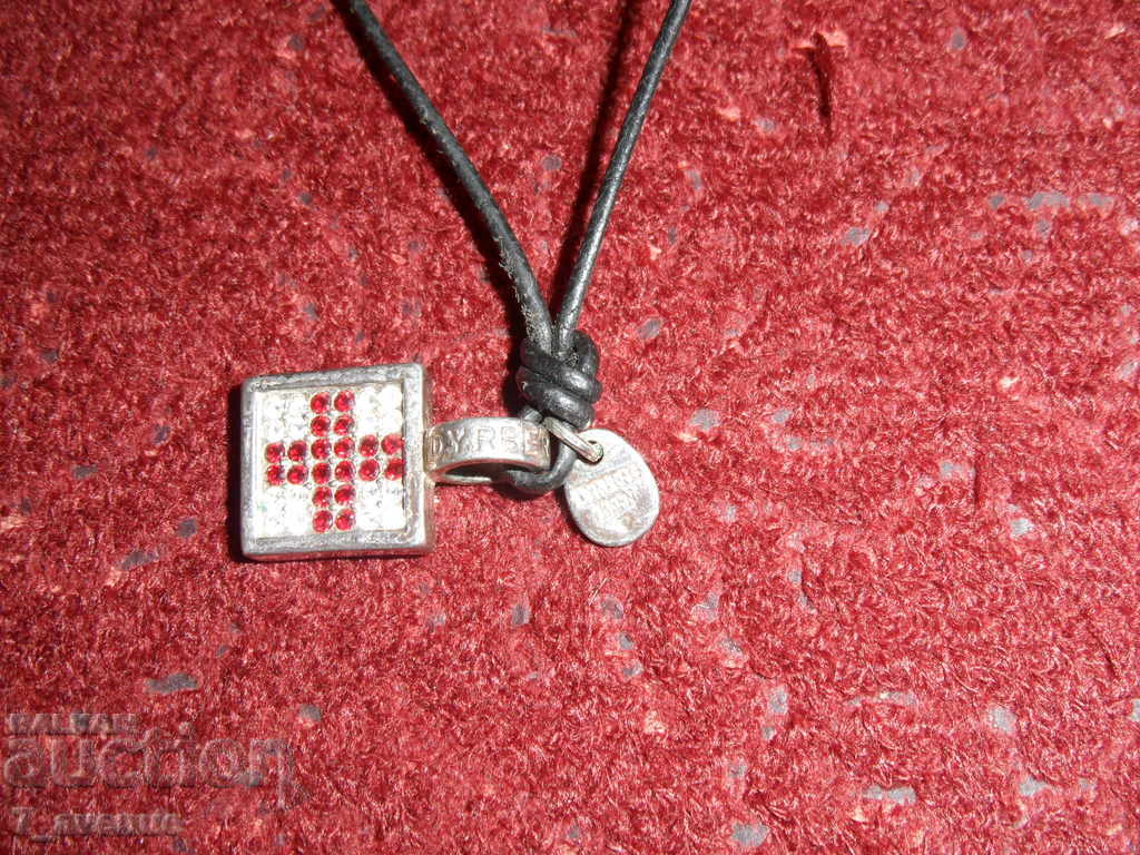 GÂNCĂ cu pandantiv cu cruce 1,5 / 1,5 / 0,3 cm, cu inscripție cu preț 9.99 BGN | € 5.11