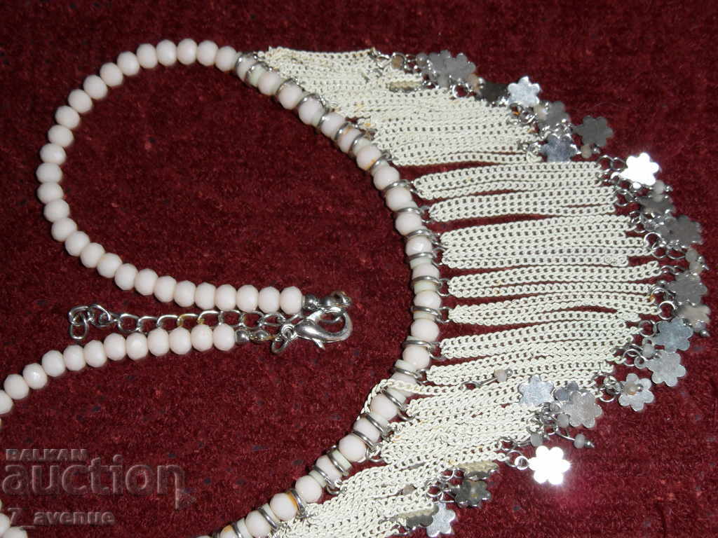 COLOR with white chains 40cm with price 9.99 BGN | € 5.11 COLOR with white chains 40cm with price 9.99 BGN | € 5.11