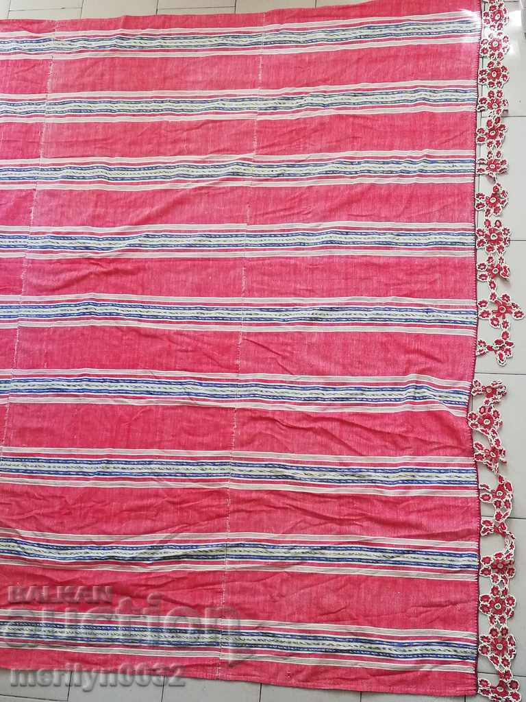 Delivery of Vintage hand woven bed sheet with lace border Delivery of Vintage hand woven bed sheet with lace border