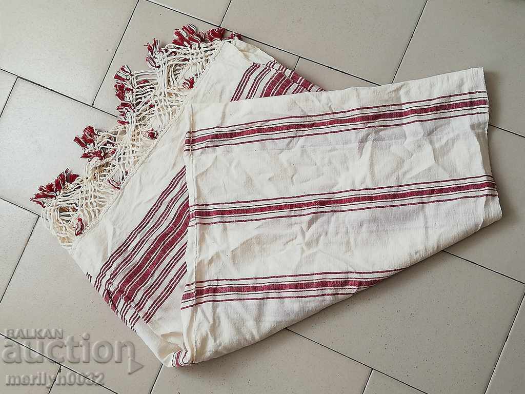 Vintage hand woven bed sheet with lace border with price 99.00 BGN | € 50.62 Vintage hand woven bed sheet with lace border with price 99.00 BGN | € 50.62