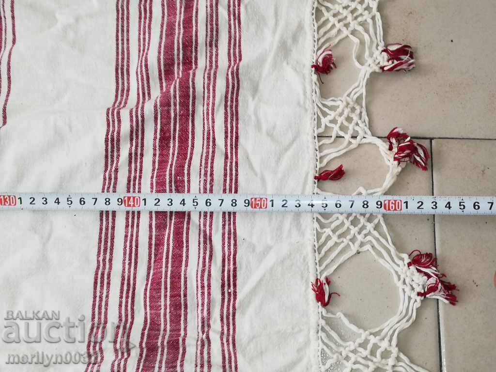 Delivery of Vintage hand woven bed sheet with lace border Delivery of Vintage hand woven bed sheet with lace border