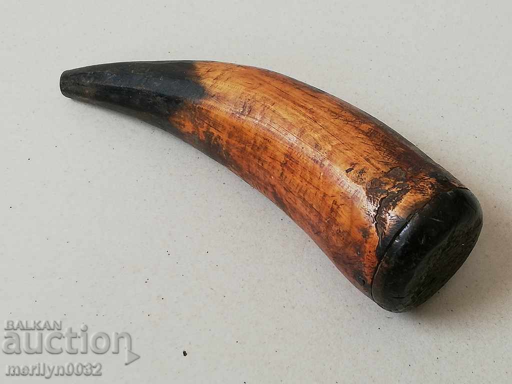 Ancient horned horn powder magazine for a rifle, Pishtov Ancient horned horn powder magazine for a rifle, Pishtov