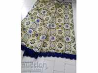 Veche cuvertură albastră dublă, covor colorat