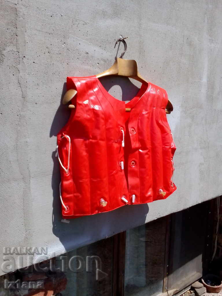 An old swimming jacket with price 20.00 BGN | € 10.23 An old swimming jacket with price 20.00 BGN | € 10.23