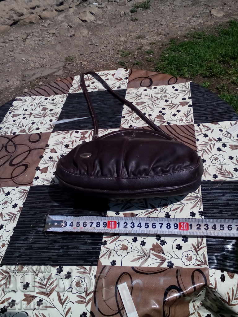 Delivery of Old Lady's Seagull Bag