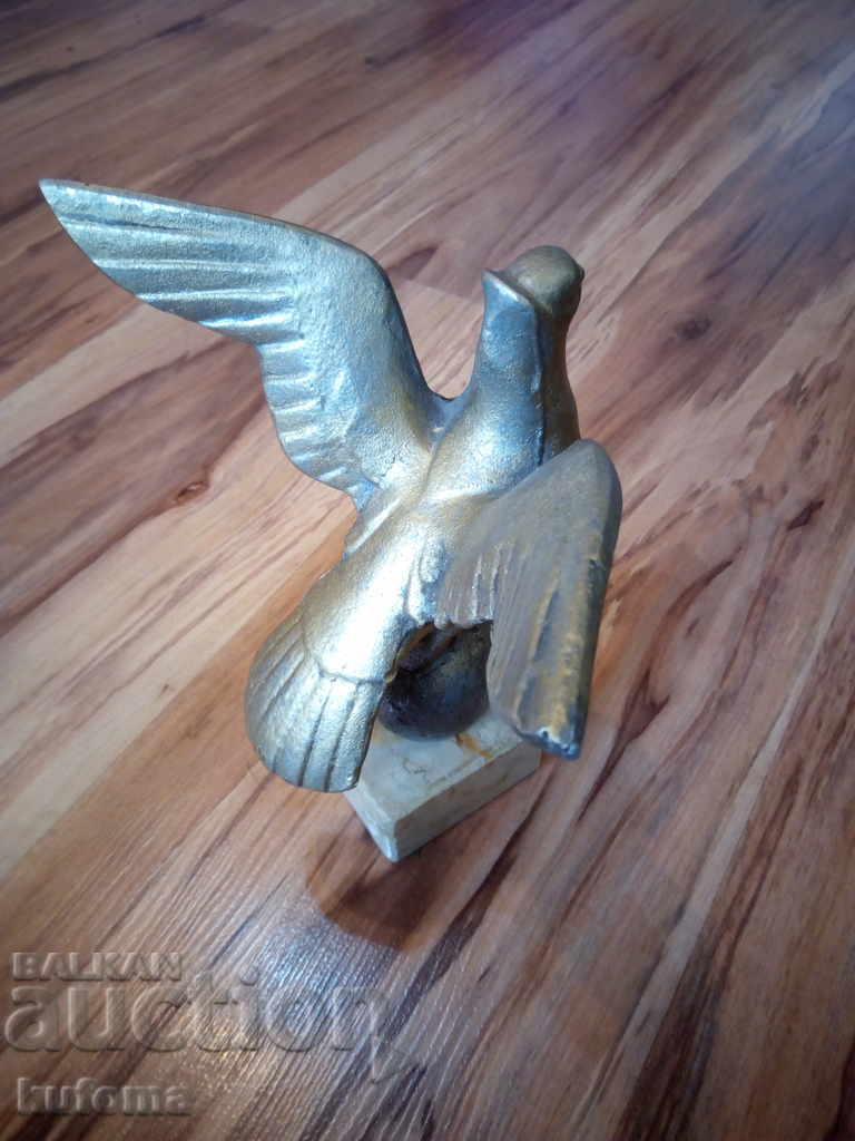 Auction Metal figure statuette Auction Metal figure statuette