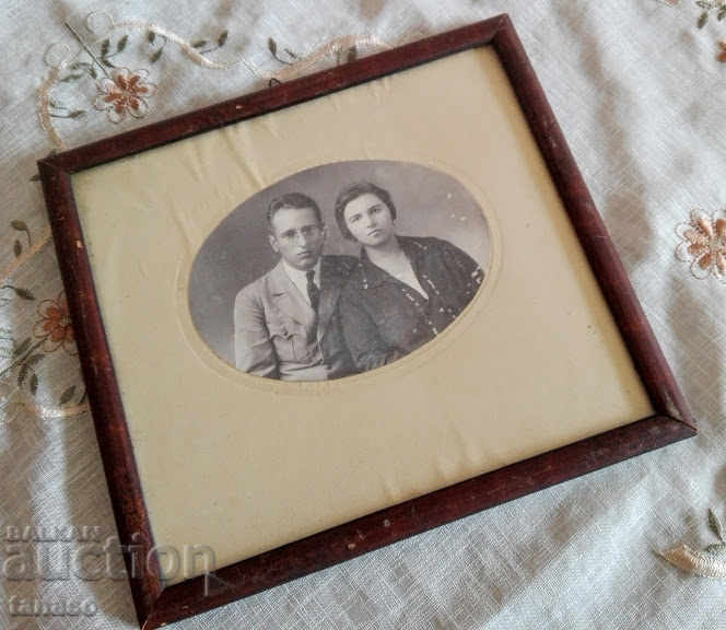 Old photo in a frame with glass with price € 12.00 | 23.47 BGN