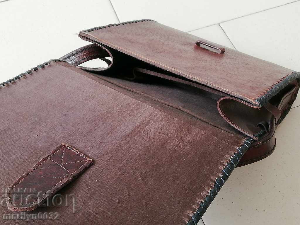 Delivery of Old leather bag, wallet, suitcase early 70s Delivery of Old leather bag, wallet, suitcase early 70s