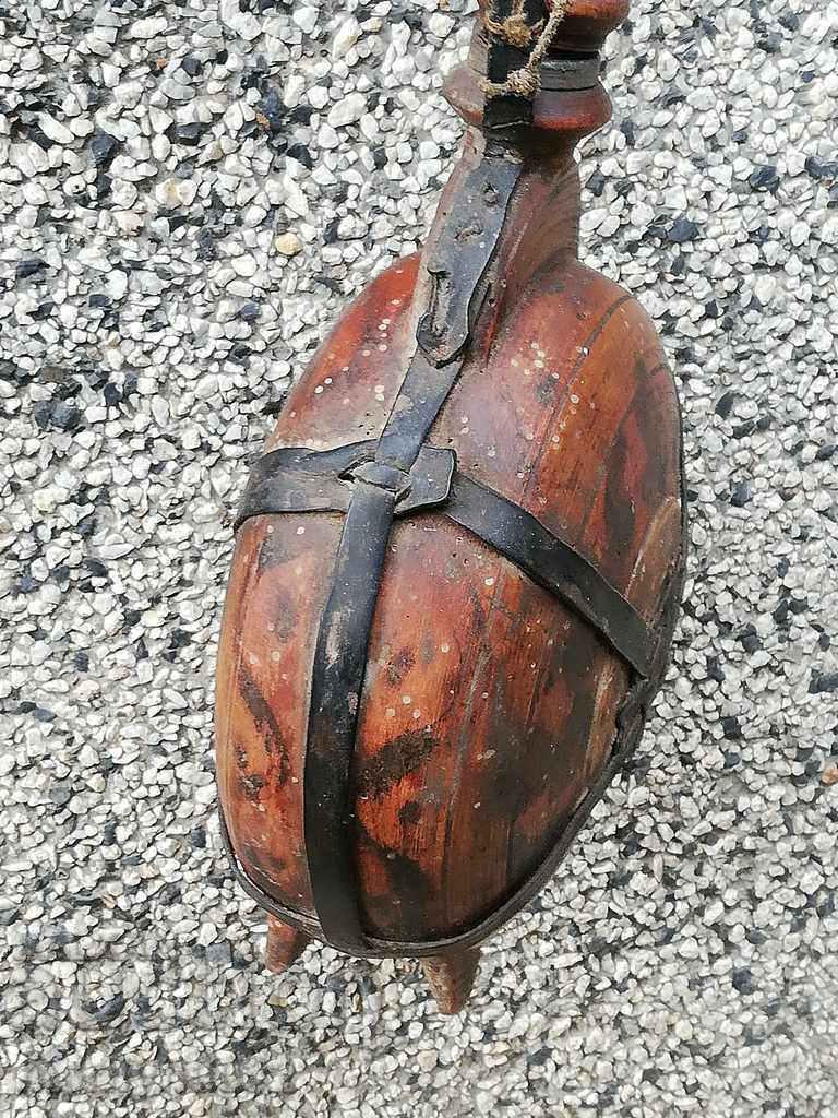 Auction Painted cracker, wooden bucket Auction Painted cracker, wooden bucket