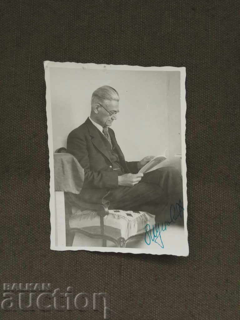 autographed photo ??? autographed photo ???