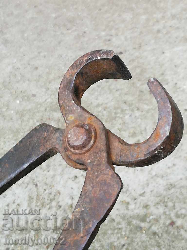 Delivery of Ancient primitive crumpled keretten pliers in the 20th century Delivery of Ancient primitive crumpled keretten pliers in the 20th century