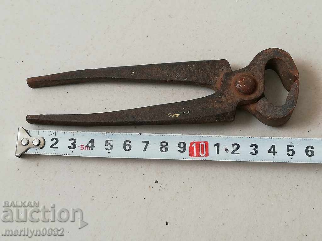 Ancient primitive crumpled keretten pliers in the 20th century with price 33.00 BGN | € 16.87 Ancient primitive crumpled keretten pliers in the 20th century with price 33.00 BGN | € 16.87