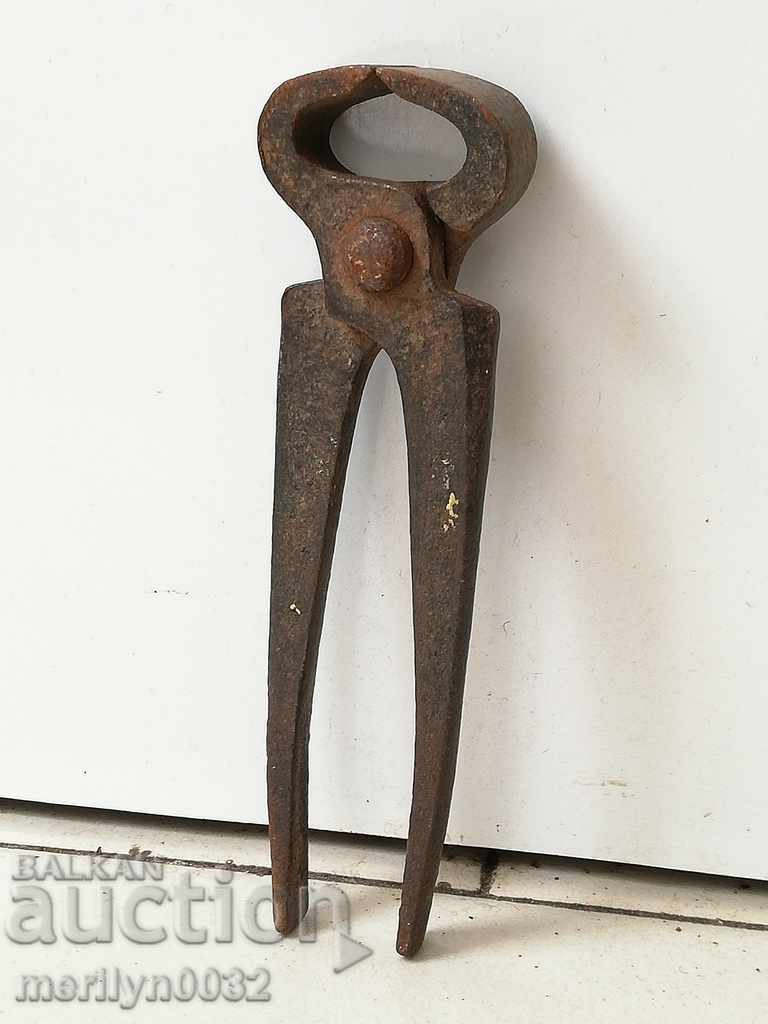 Auction Ancient primitive crumpled keretten pliers in the 20th century Auction Ancient primitive crumpled keretten pliers in the 20th century