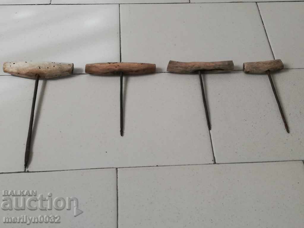 Licitație Mașini de măcinat vechi, care bobinau grătar de fier forjat Licitație Mașini de măcinat vechi, care bobinau grătar de fier forjat