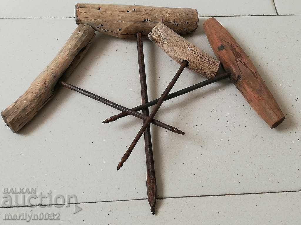 Livrarea Mașini de măcinat vechi, care bobinau grătar de fier forjat Livrarea Mașini de măcinat vechi, care bobinau grătar de fier forjat