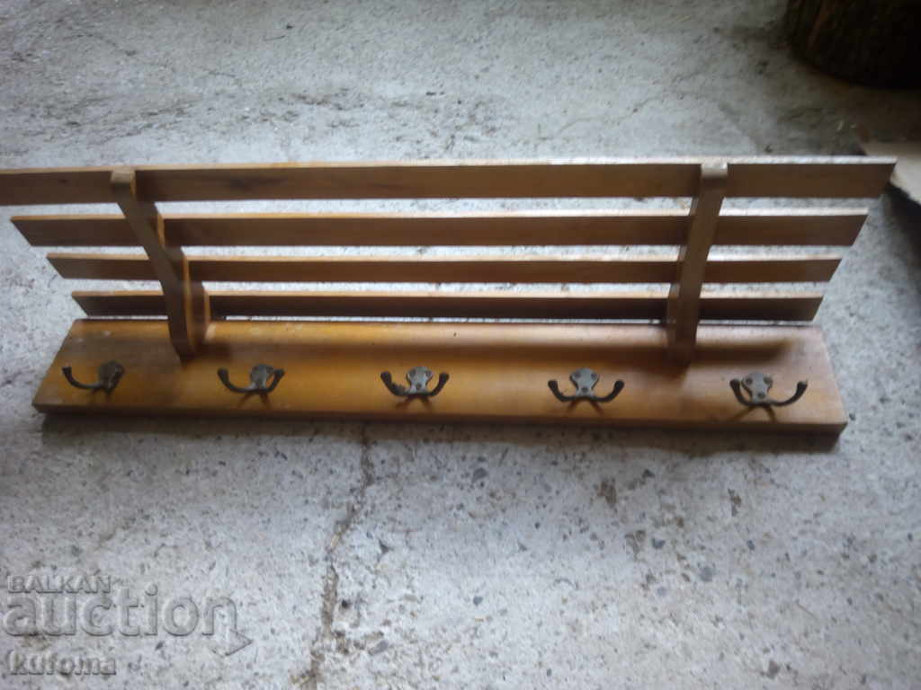 Стара дървена закачалка Стара дървена закачалка