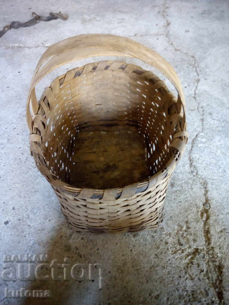 Wicker basket with price 9.99 BGN | € 5.11 Wicker basket with price 9.99 BGN | € 5.11