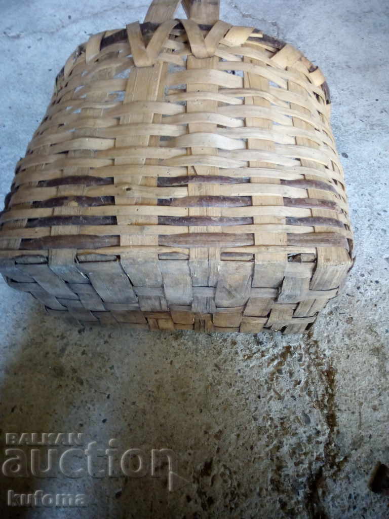Auction Wicker basket Auction Wicker basket