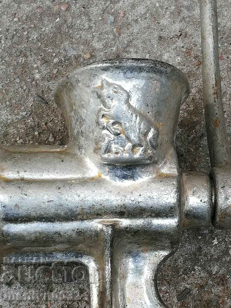 Licitație mașină veche pentru a pisa masina de tocat Licitație mașină veche pentru a pisa masina de tocat