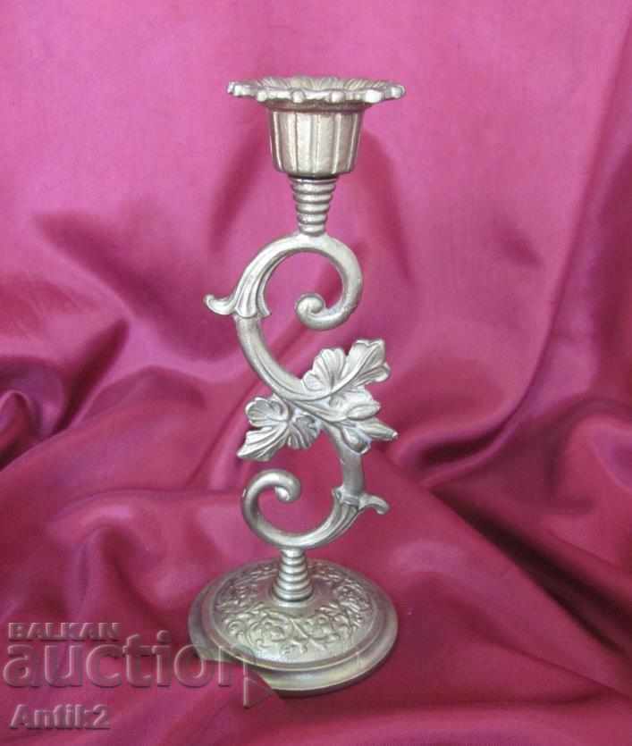 Imperial Russia Bronz Sfeșnic marcat cu preț 380.00 BGN | € 194.29 Imperial Russia Bronz Sfeșnic marcat cu preț 380.00 BGN | € 194.29