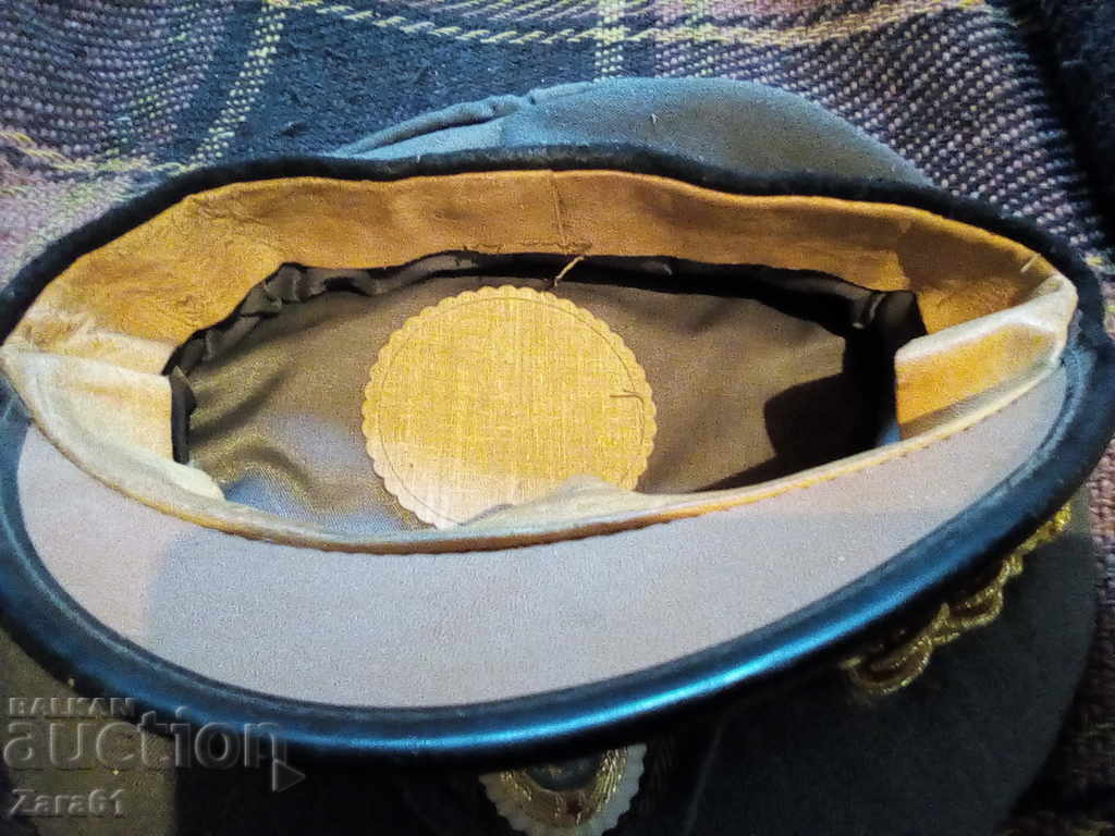 Delivery of Old customs hat Delivery of Old customs hat