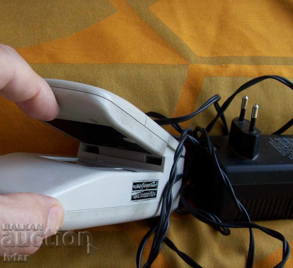 Доставка на Детектор на фалшиви банкноти "Cashguard 1000" Доставка на Детектор на фалшиви банкноти "Cashguard 1000"