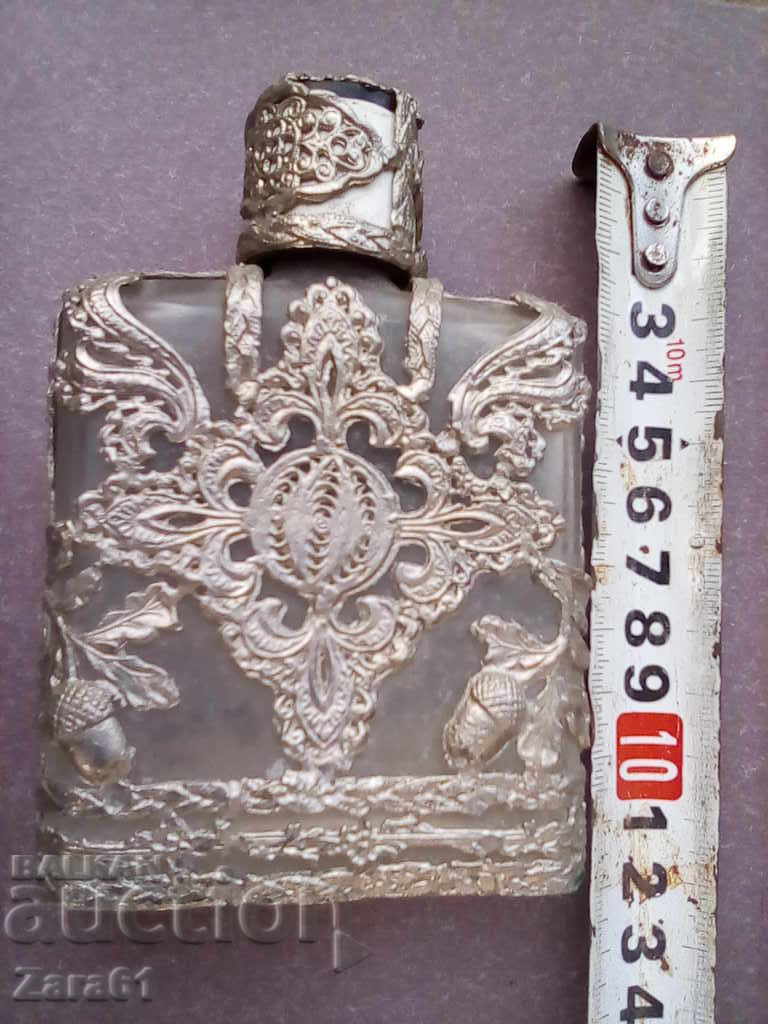 Auction An old bottle of perfume Auction An old bottle of perfume